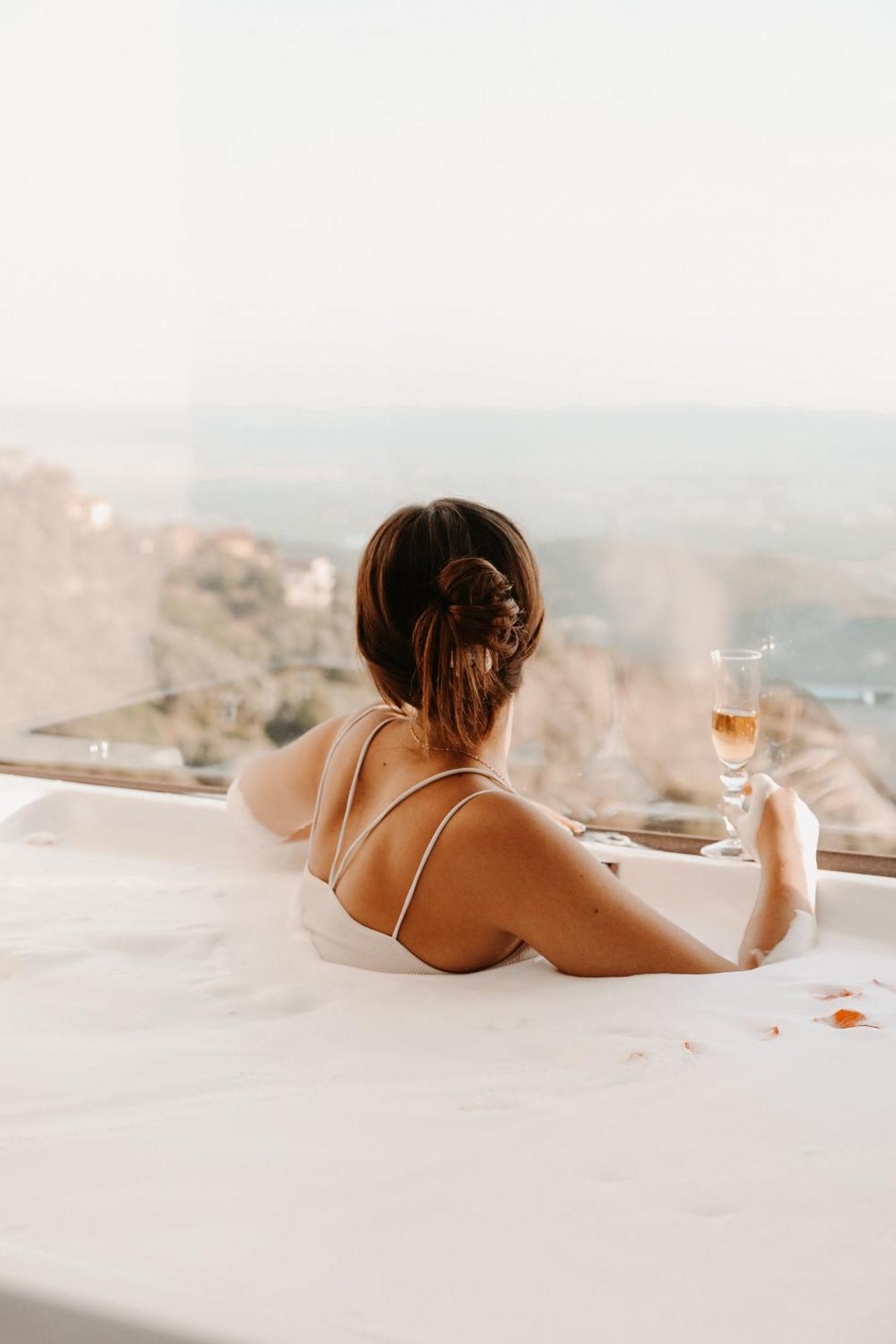 Z Art Hotel Крує Екстер'єр фото