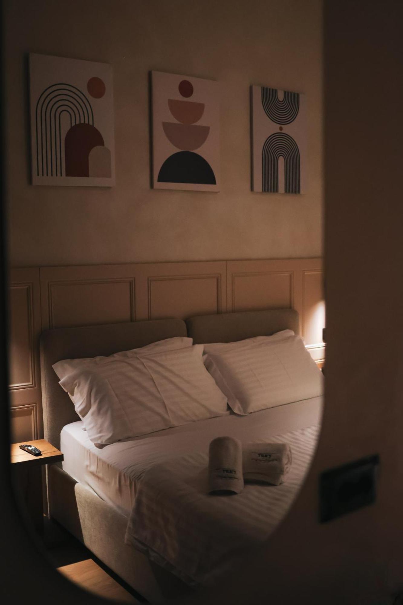 Z Art Hotel Крує Екстер'єр фото